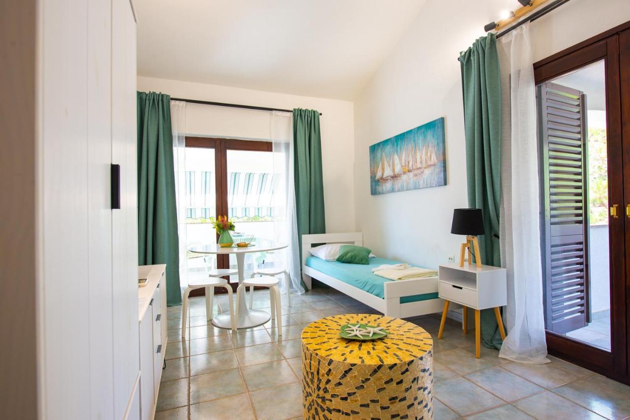 Apartments Ela Novalja Zewnętrze zdjęcie