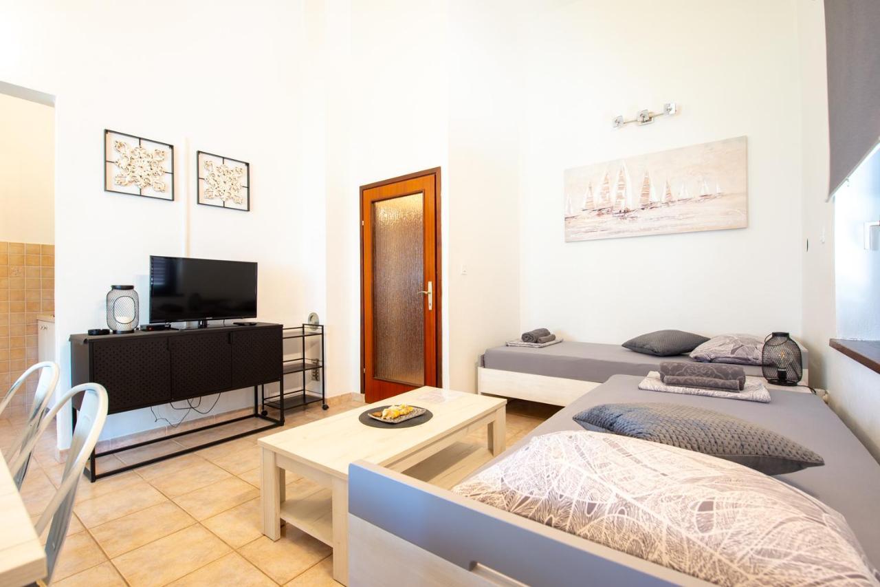 Apartments Ela Novalja Zewnętrze zdjęcie